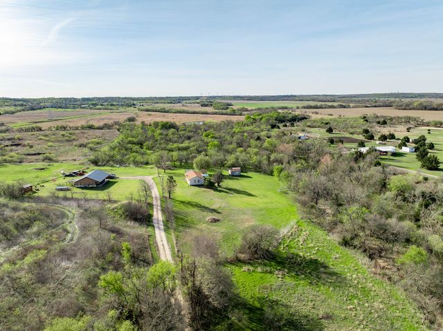 3692 Fm 66, Grandview, TX 76050