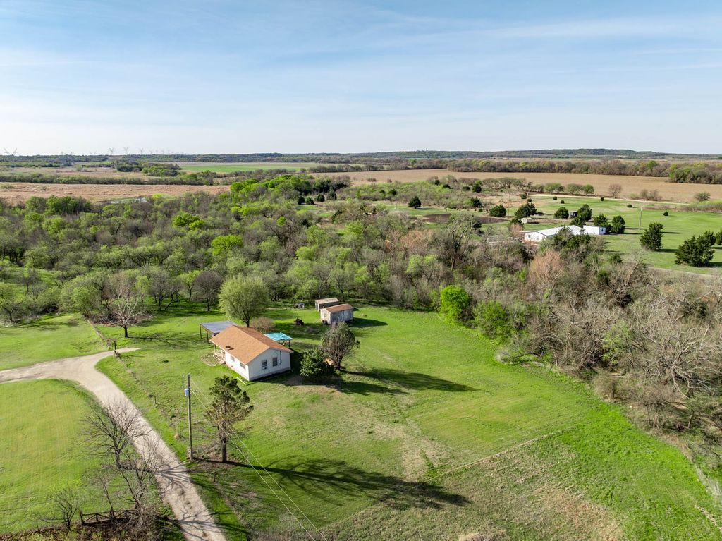 3692 Fm 66, Grandview, TX 76050