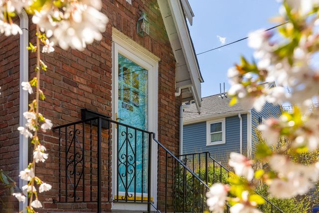 220 Hillside Avenue, Arlington, MA 02476