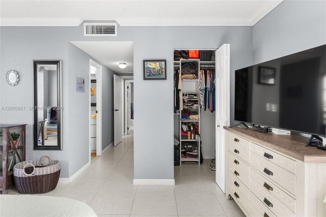 600 Three Islands Blvd 911, Hallandale Beach, FL 33009