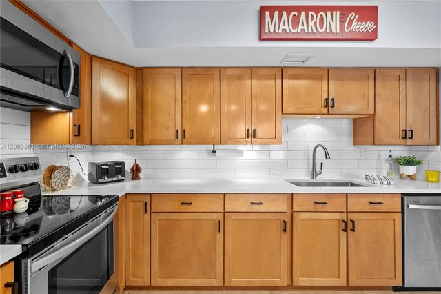 600 Three Islands Blvd 911, Hallandale Beach, FL 33009