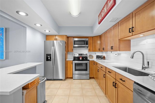 600 Three Islands Blvd 911, Hallandale Beach, FL 33009