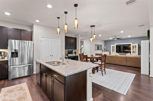 1942 Elkington Circle, Conroe, TX 77304