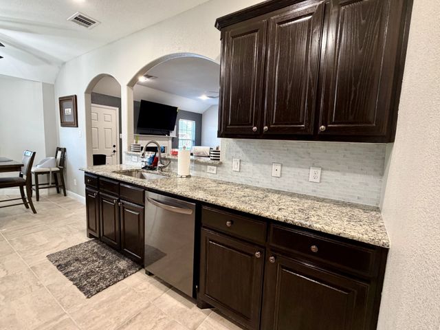 2105 Stonegate Boulevard, Bridgeport, TX 76426
