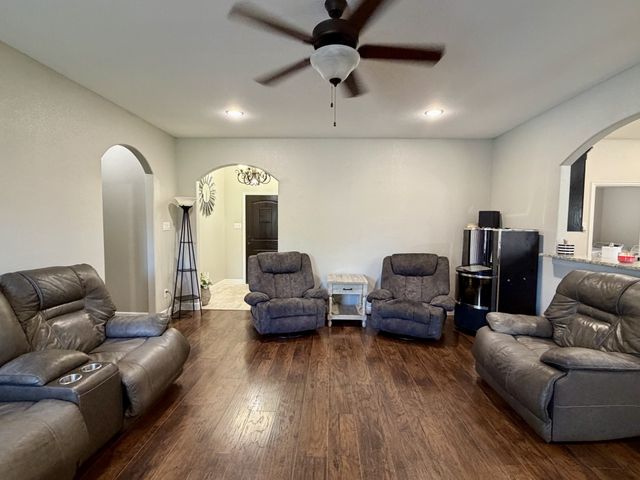 2105 Stonegate Boulevard, Bridgeport, TX 76426