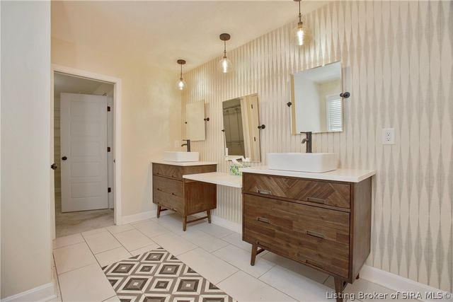 1705 Crestview Drive, New Albany, IN 47150