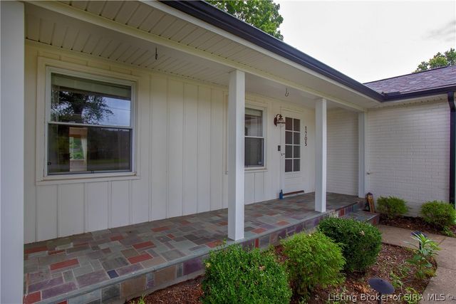 1705 Crestview Drive, New Albany, IN 47150