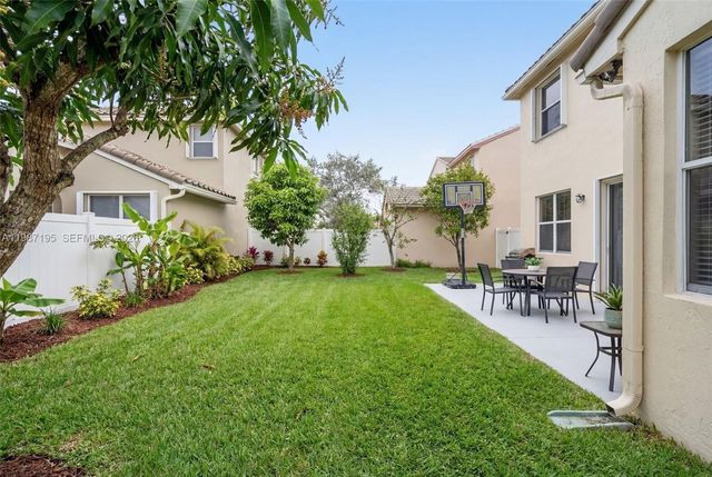 2166 NW 191st Ave, Pembroke Pines, FL 33029