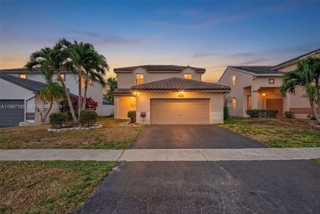 2166 NW 191st Ave, Pembroke Pines, FL 33029