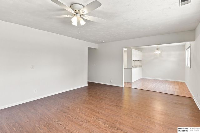 12737 Woodcrest Plz Apt 119, Omaha, NE 68137