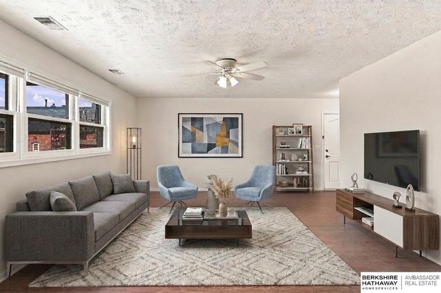 12737 Woodcrest Plz Apt 119, Omaha, NE 68137