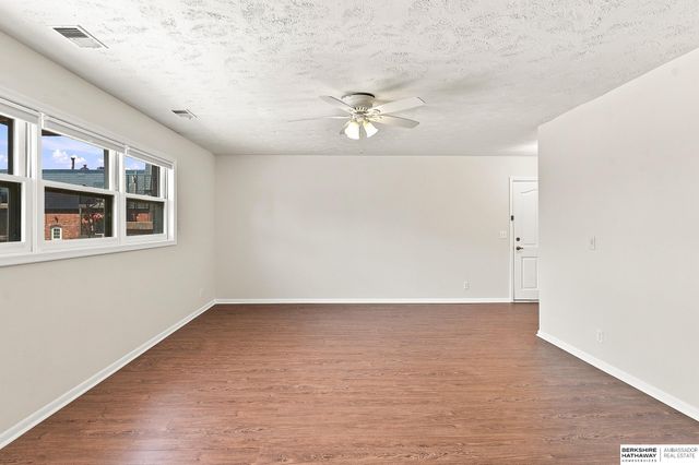 12737 Woodcrest Plz Apt 119, Omaha, NE 68137