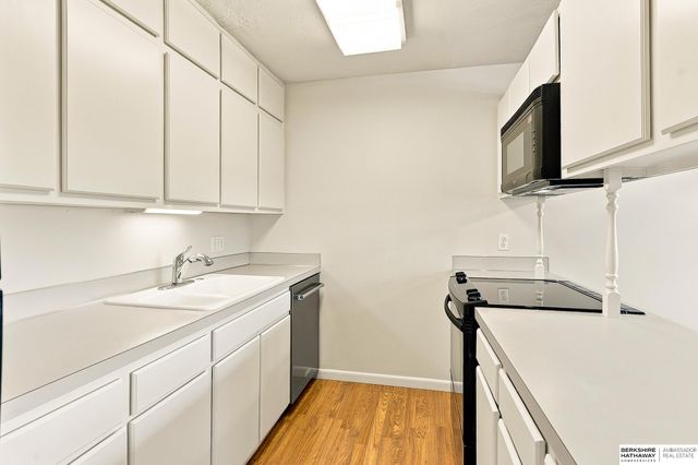 12737 Woodcrest Plz Apt 119, Omaha, NE 68137