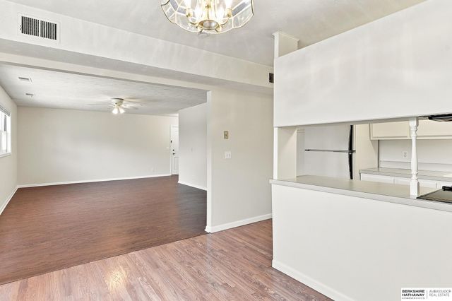 12737 Woodcrest Plz Apt 119, Omaha, NE 68137