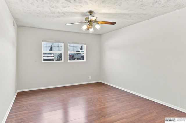 12737 Woodcrest Plz Apt 119, Omaha, NE 68137