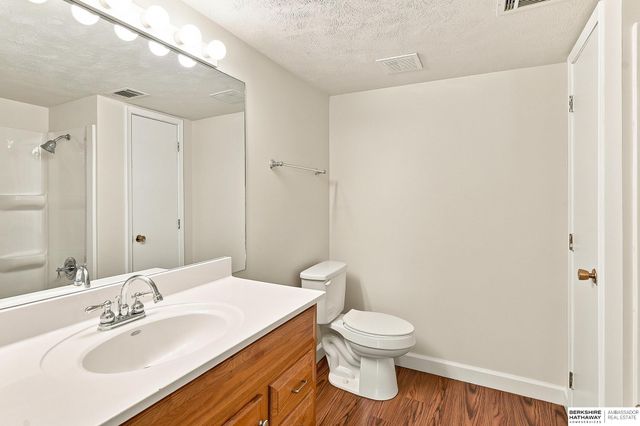 12737 Woodcrest Plz Apt 119, Omaha, NE 68137