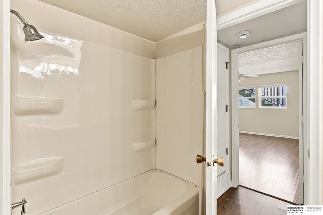 12737 Woodcrest Plz Apt 119, Omaha, NE 68137