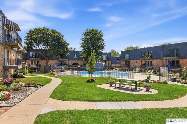 12737 Woodcrest Plz Apt 119, Omaha, NE 68137