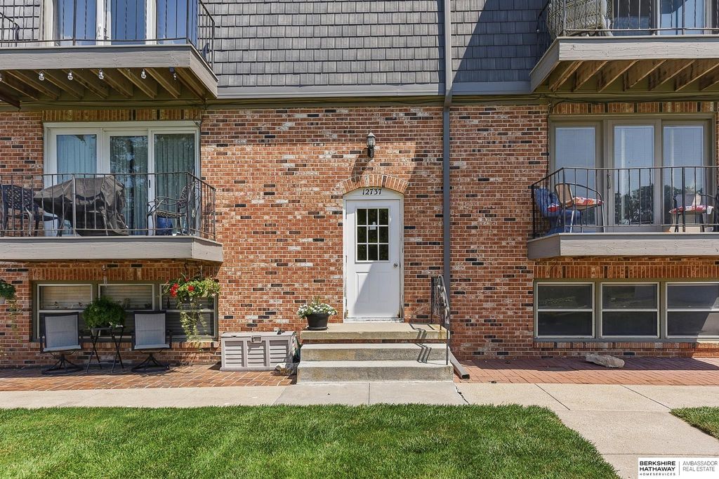 12737 Woodcrest Plz Apt 119, Omaha, NE 68137