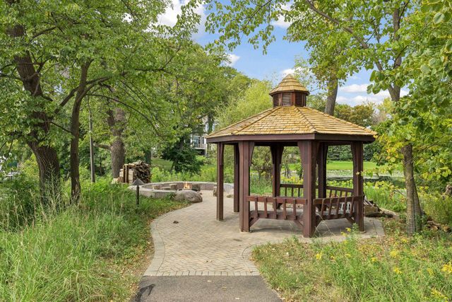 1625 Locust Hills Trail, Wayzata, MN 55391