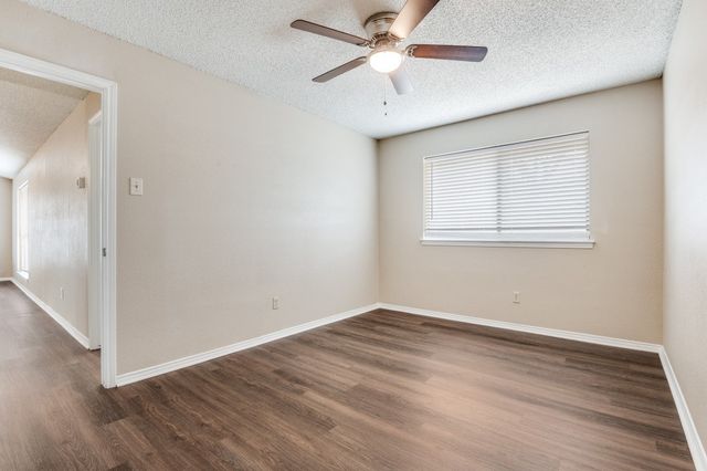 821 Hillside Drive, Cedar Hill, TX 75104