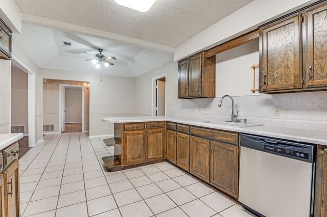 821 Hillside Drive, Cedar Hill, TX 75104