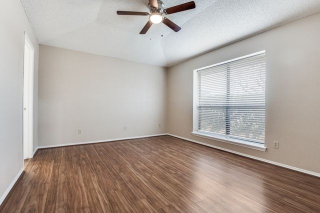 821 Hillside Drive, Cedar Hill, TX 75104