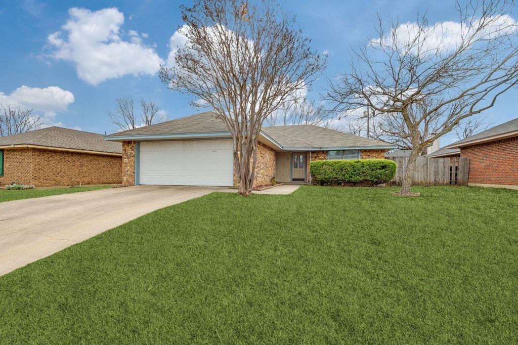 821 Hillside Drive, Cedar Hill, TX 75104