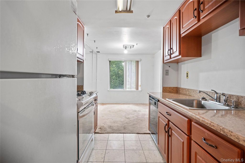 221 Sagamore Hills Drive 221, Port Jefferson Station, NY 11776 — photo 3