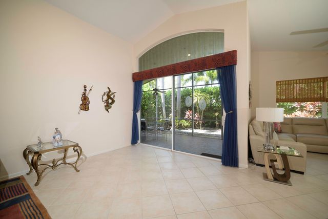 10052 Diamond Lake Drive, Boynton Beach, FL 33437