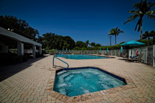 10052 Diamond Lake Drive, Boynton Beach, FL 33437