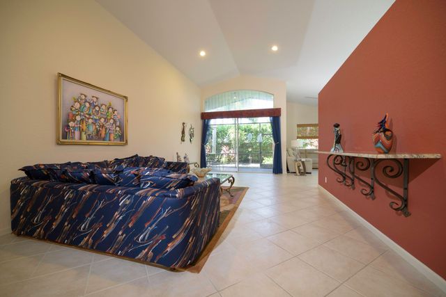 10052 Diamond Lake Drive, Boynton Beach, FL 33437