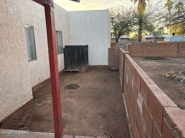 2327 N Dodge Boulevard, Tucson, AZ 85716