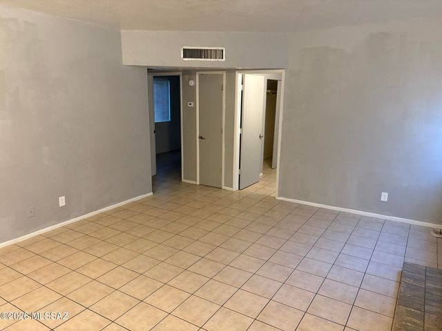 2327 N Dodge Boulevard, Tucson, AZ 85716