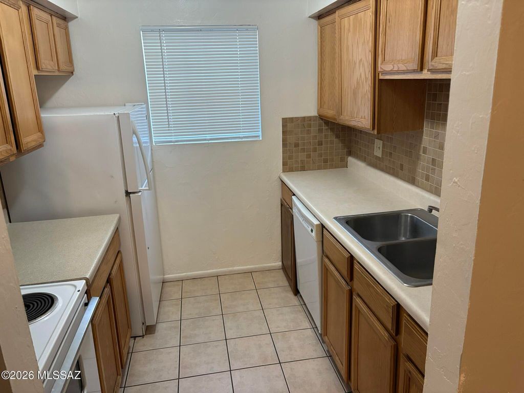 2327 N Dodge Boulevard, Tucson, AZ 85716