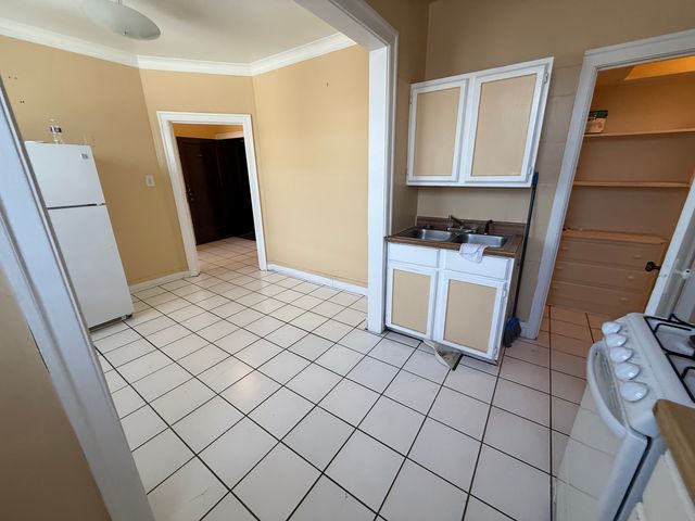 2146 S Gunderson Avenue 214, Berwyn, IL 60402
