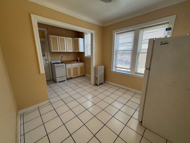 2146 S Gunderson Avenue 214, Berwyn, IL 60402