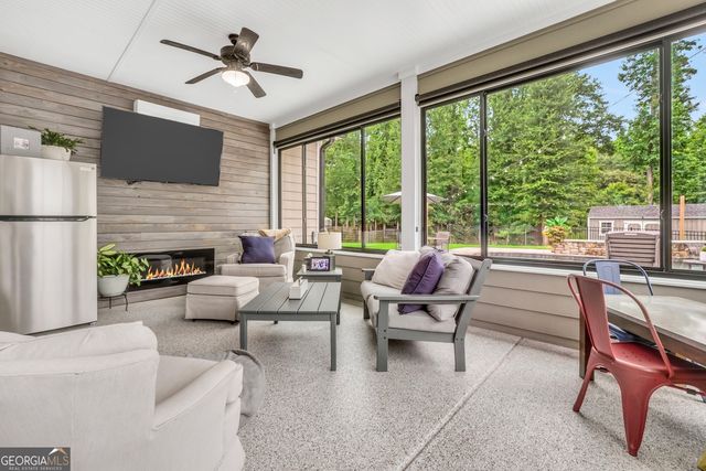 112 Gordon Oaks Way, Moreland, GA 30259