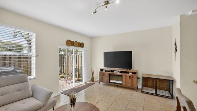 9041 SW 227th St 5, Cutler Bay, FL 33190