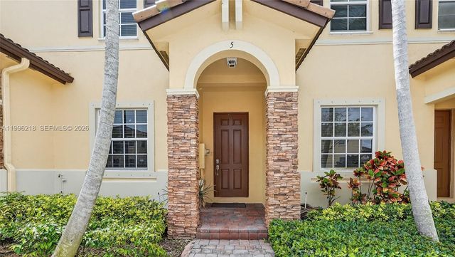 9041 SW 227th St 5, Cutler Bay, FL 33190