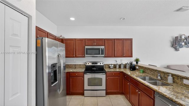 9041 SW 227th St 5, Cutler Bay, FL 33190