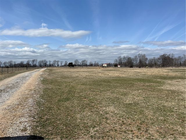 Ervin McGarrah Road, Lowell, AR 72745