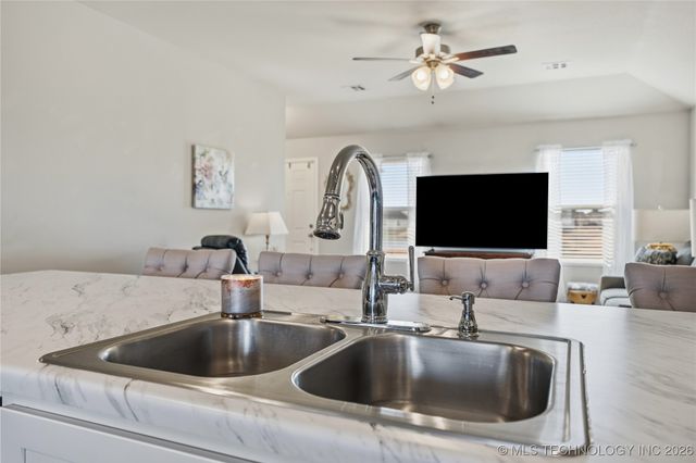 7403 E 145th Street North, Collinsville, OK 74021