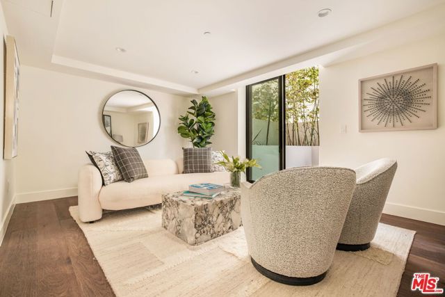 425 N Palm Drive 103, Beverly Hills, CA 90210