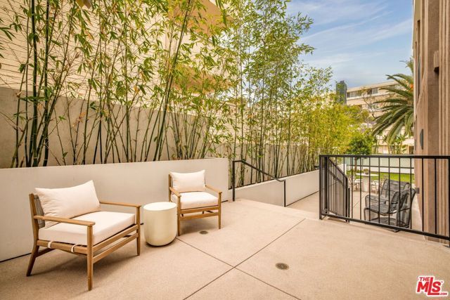 425 N Palm Drive 103, Beverly Hills, CA 90210
