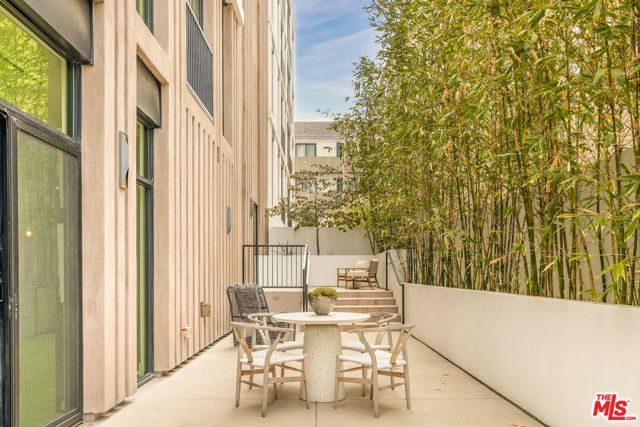 425 N Palm Drive 103, Beverly Hills, CA 90210