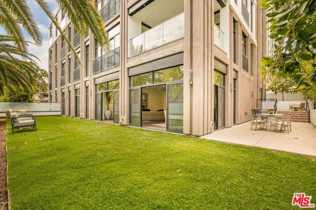 425 N Palm Drive 103, Beverly Hills, CA 90210