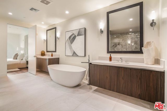 425 N Palm Drive 103, Beverly Hills, CA 90210