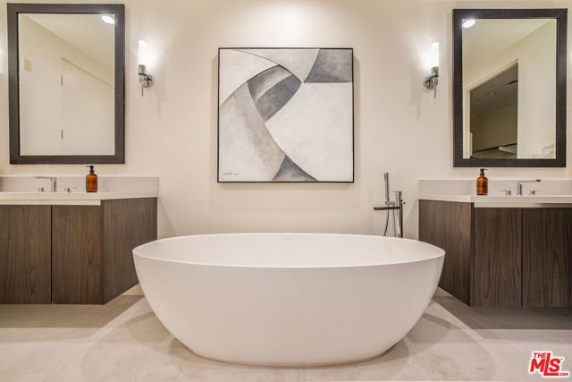 425 N Palm Drive 103, Beverly Hills, CA 90210