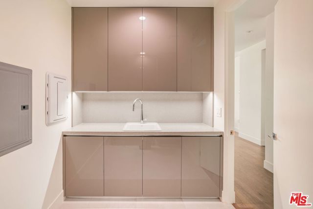425 N Palm Drive 103, Beverly Hills, CA 90210